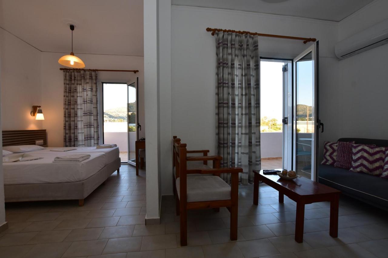 Morpheas Rooms Palaiochora Bagian luar foto