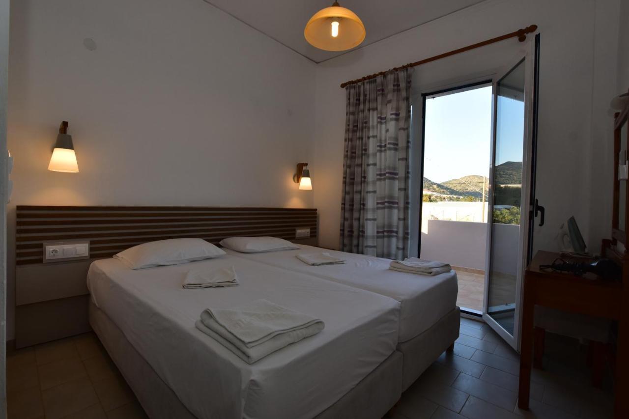 Morpheas Rooms Palaiochora Bagian luar foto