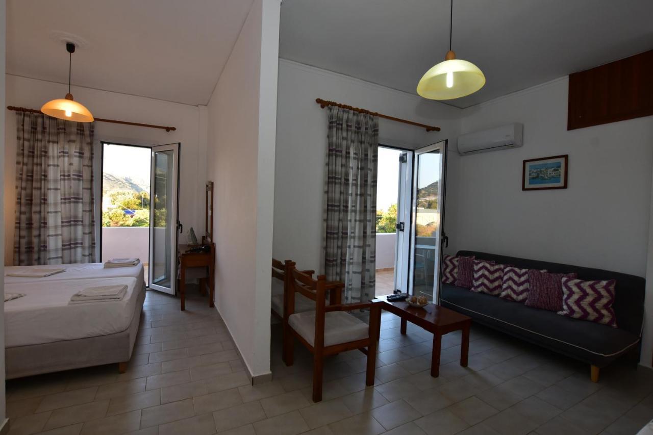 Morpheas Rooms Palaiochora Bagian luar foto