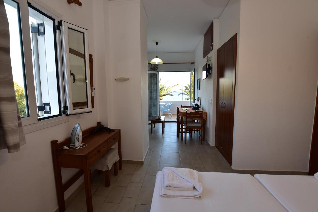 Morpheas Rooms Palaiochora Bagian luar foto