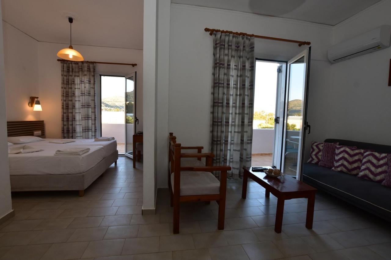 Morpheas Rooms Palaiochora Bagian luar foto