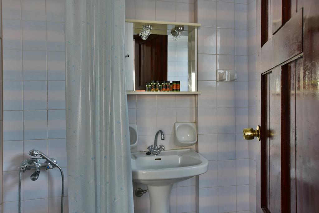 Morpheas Rooms Palaiochora Bagian luar foto