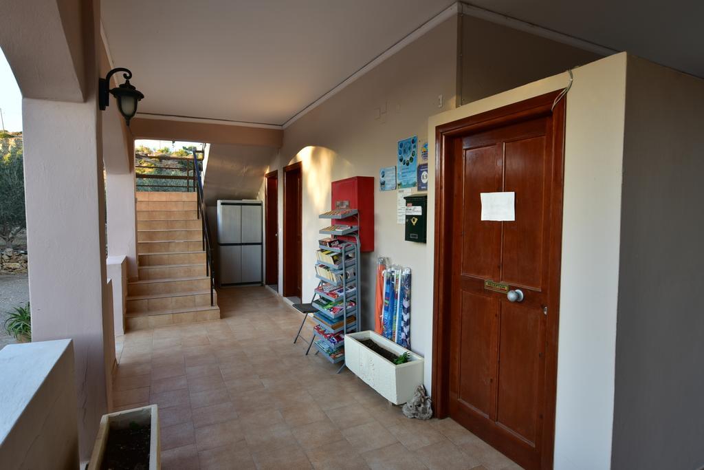 Morpheas Rooms Palaiochora Bagian luar foto